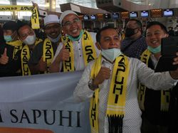 Foto: Keberangkatan Jemaah Umrah Indonesia Perdana di saat Pandemi