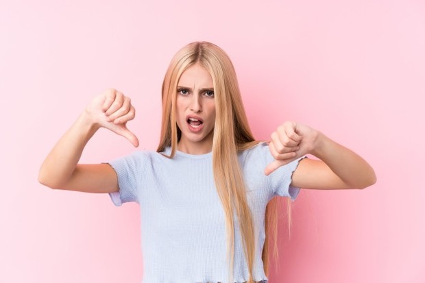 Perawatan Wajah/ Sumber: Freepik.com Produk dengan vitamin C dapat mencerahkan pigmen di bawah mata. Tetapi ini tidak akan menghilangkan lingkaran hitam dari pembuluh darah yang terlihat.