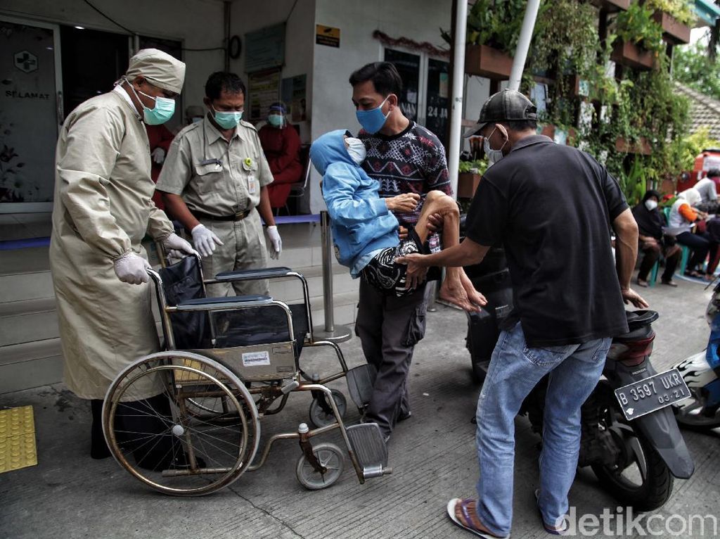 Potret Perjuangan Pelayan Kesehatan di Tingkat Kecamatan Potret Perjuangan Pelayan Kesehatan di Tingkat Kecamatan