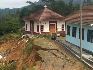 Lahan di SMA 3 Lebak Longsor, Pemprov Banten Turunkan Tim
