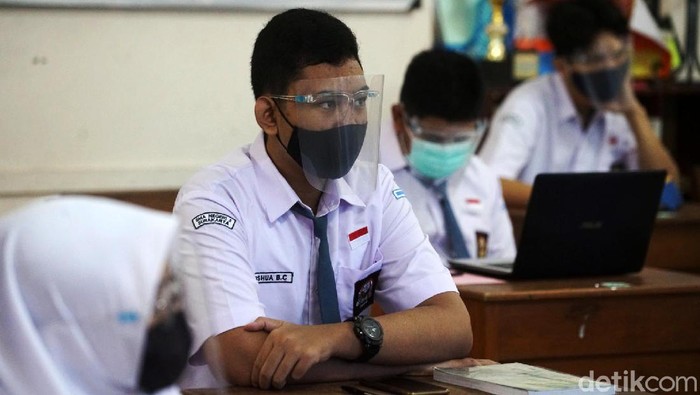 Uji coba pembelajaran tatap muka digelar di SMA Negeri 3 Surakarta. Begini prosesnya.