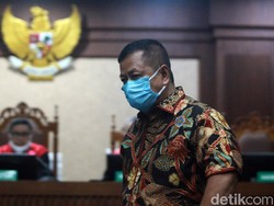 Tangis Tommy Sumardi Pecah di Sidang Kasus Red Notice Djoko Tjandra