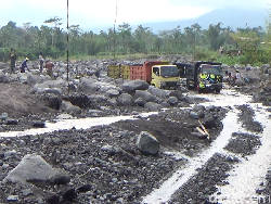 Sejak 2020, 10 Truk Penambang Pasir Terjebak di Lahar Gunung Semeru