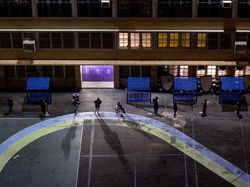 Pilpres AS 2020 Dimulai, Pemilih Mengantre di Tempat Pemungutan Suara