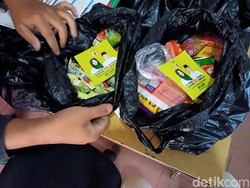 Wujud Sembako Berstiker Paslon Nia-Usman yang Diamankan Bawaslu