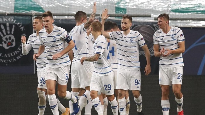 Dynamo Kyiv players celebrate after scoring their sides opening goal during the Champions League, group G, soccer match between Ferencvaros and Dynamo Kyiv at Groupama Arena in Budapest, Hungary, Wednesday, Oct. 28, 2020. (AP Photo/ Laszlo Balogh)