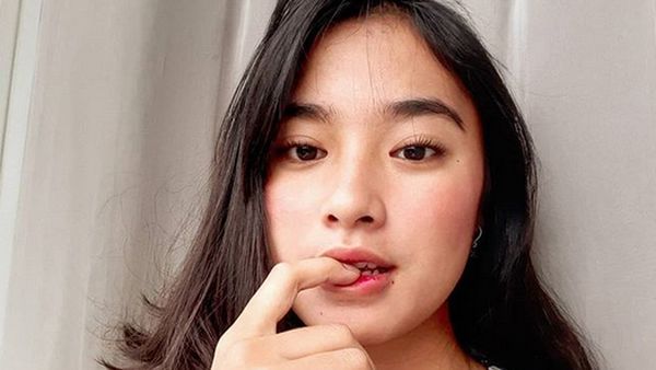 Potret Echi Unyu, Si Cantik Pengasuh Anak Baim Wong