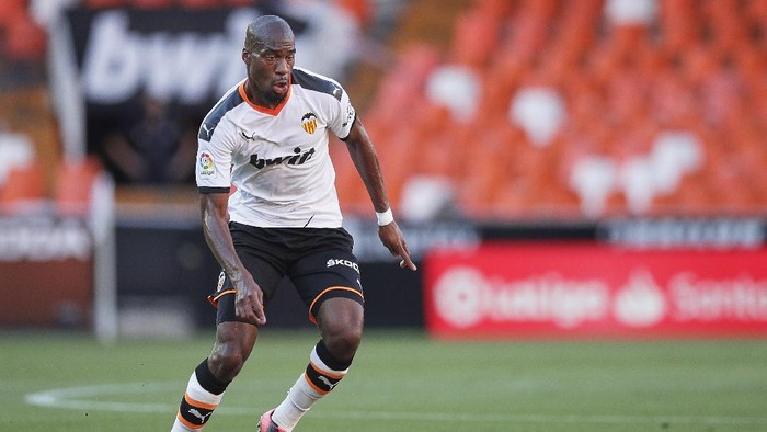 VALENCIA, SPAIN - JULY 07: Geoffrey Kondogbia runs with the ball  during the Liga match between Valencia CF and Real Valladolid CF at Estadio Mestalla on July 07, 2020 in Valencia, Spain. (Photo by Eric Alonso/Getty Images)