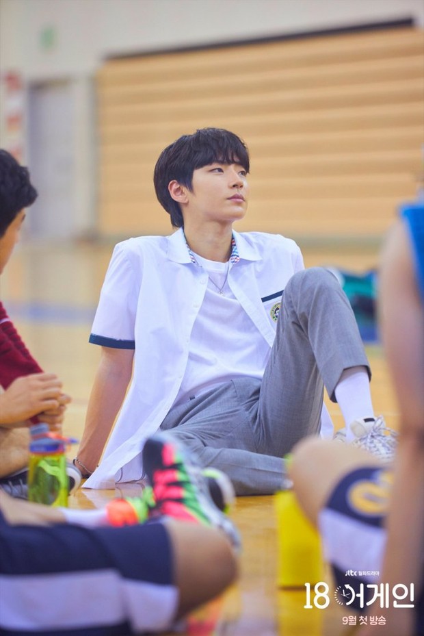Hwang In Yeop/hancinema.net Hwang In Yeop berperan sebagai Goo Jasung seorang siswa SMA yang juga gabung dengan klub basket.