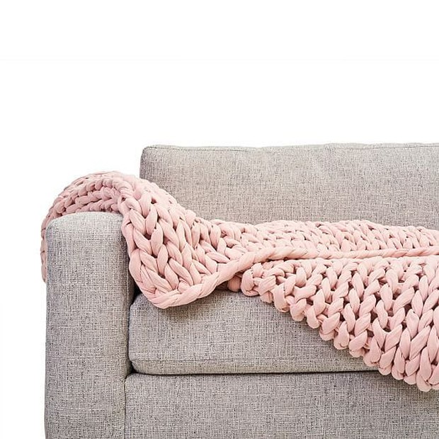 Kain sofa/pinterest.com/westelm Pertimbangkan warna dan motif kain agar menyesuaikan sofa yang ada.