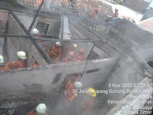 Rumah Sepasang Lansia di Surabaya Ludes Terbakar, Maut Memisahkan Keduanya