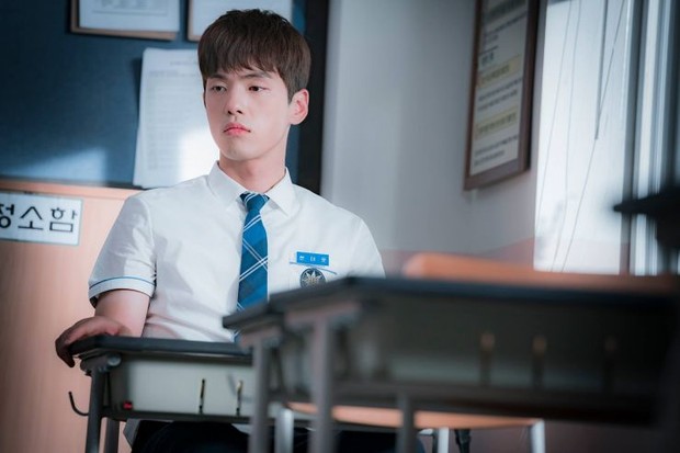 Kim Jung Hyun/hancinema.net Meskipun sudah memasuki usia 31 tahun (usia Korea) dan memiliki tubuh tinggi, aktor Kim Jung Hyun masih cocok memerankan anak sekolah.