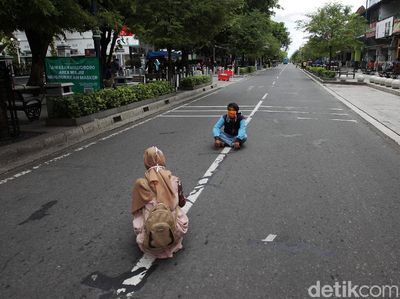 Menikmati Malioboro yang Sepi Kendaraan Bermotor
