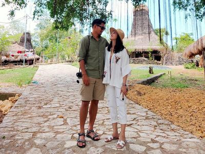 Momen Mesra Ibnu Jamil dan Ririn Ekawati di Sumba