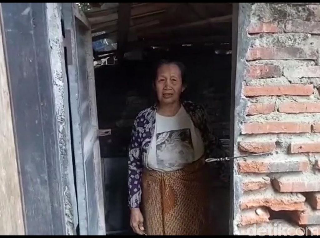 Sedihnya Nenek Muadah yang Tiba-tiba Tercoret dari Penerima Bansos Corona Sedihnya Nenek Muadah yang Tiba-tiba Tercoret dari Penerima Bansos Corona