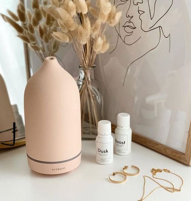 Oil diffuser/pinterest.com/idontownchanel Diffuser ini bisa disesuaikan wanginya sesuai selera penghuni rumah.