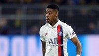 Presnel Kimpembe akan masih menjadi bek tengah PSG musim depan. Meski diterpa rumor, pemain Prancis itu kemungkinan dipertahankan Les Parisiens. (Foto: Alex Grimm/Getty Images)