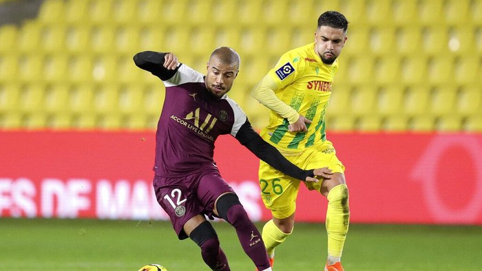 PSGs Rafinha, left, takes the ball away from Nantes Imran Louza during the French League One soccer match between Nantes and PSG at Stade de la Beaujoire in Nantes, France, Saturday, Oct. 31, 2020. (AP Photo/David Vincent)