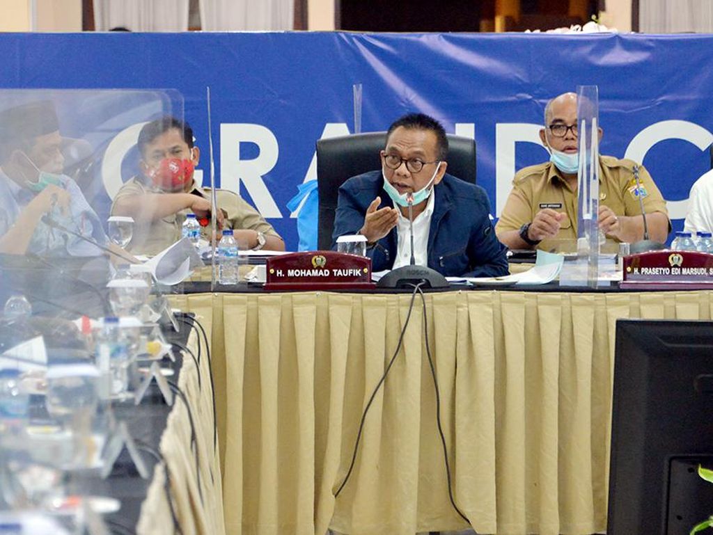 M Taufik Minta Mendagri Tak Asal Copot Kepala Daerah yang Abai Prokes M Taufik Minta Mendagri Tak Asal Copot Kepala Daerah yang Abai Prokes