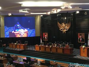 Sampaikan Raperda APBD-P 2020, Anies Cerita Dampak PSBB terhadap Ekonomi