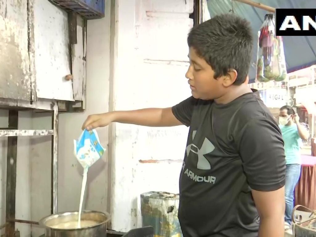 Kisah Remaja 14 Tahun Jualan Teh Demi Bantu Ibunya yang Baru di-PHK Kisah Remaja 14 Tahun Jualan Teh Demi Bantu Ibunya yang Baru di-PHK