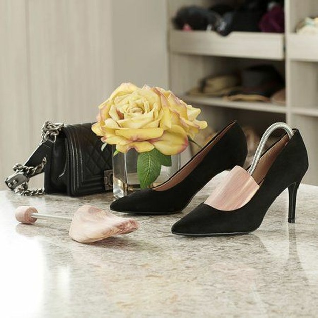 Shoe tree berfungsi untuk menjaga bentuk sepatu/Foto: Pinterest cara merawat dan menyimpan sepatu