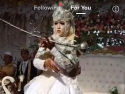 Viral Pengantin Atraksi Jadi Mayoret di Pelaminan, Tamunya Auto Takjub