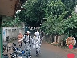 Viral Foto Pengantin Naik Gunung Pakai Kebaya, Ini Cerita di Baliknya