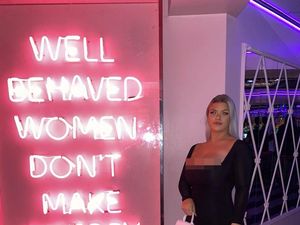 Kisah Wanita yang Merasa Dikutuk Karena Payudara Berukuran I