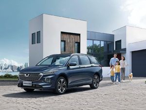 Lihat dari Dekat Wuling Victory, Pesaing Innova Cuma Seharga Rp 180 Jutaan