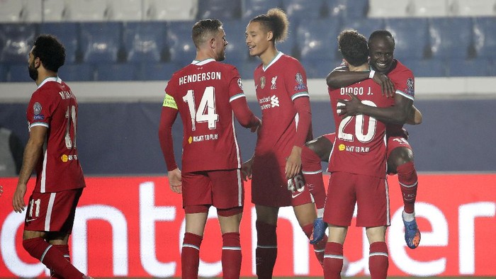 Liverpools Sadio Mane, right rear, celebrates his goal with his teammate Liverpools Diogo Jota, against Atalanta during the Champions League, group D soccer match between Atalanta and Liverpool, at the Gewiss Stadium in Bergamo, Italy, Tuesday, Nov. 3, 2020. (AP Photo/Luca Bruno)