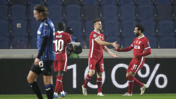 Liverpools Diogo Jota, center, celebrates with his teammate Mohamed Salah his goal against Atalanta during the Champions League, group D soccer match between Atalanta and Liverpool, at the Gewiss Stadium in Bergamo, Italy, Tuesday, Nov. 3, 2020. (AP Photo/Luca Bruno)