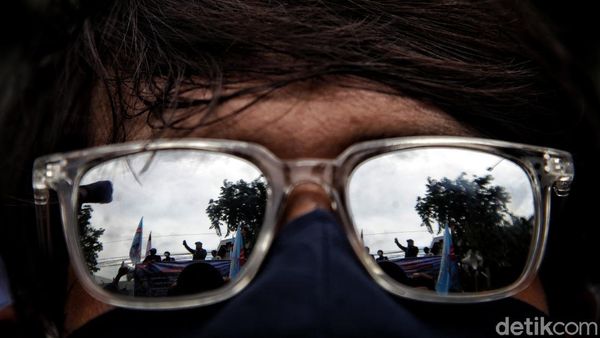 Aksi Buruh Tolak PHK