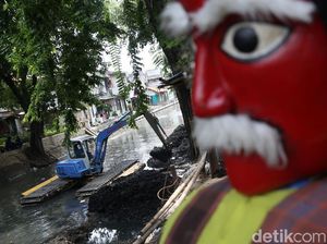 Cegah Banjir, Kali Sentiong Dikeruk