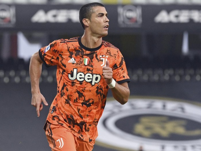Juventus' Cristiano Ronaldo celebrates after scoring on a penalty his side's fourth goal, during the Serie A soccer match between Spezia and Juventus, at the Dino Manuzzi Stadium in Cesena, Italy, Sunday, Nov. 1, 2020. (Massimo Paolone/LaPresse via AP)
