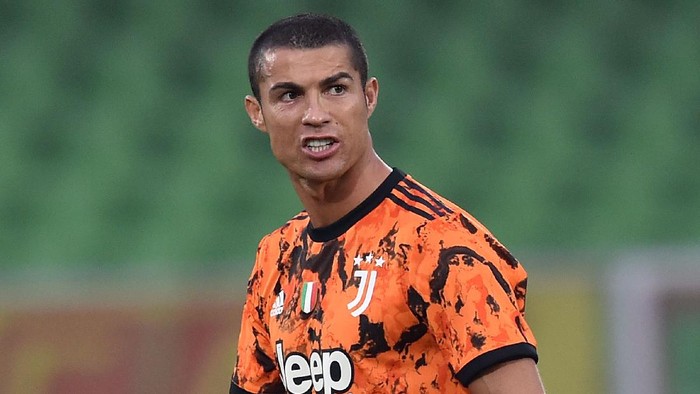 CESENA, ITALY - NOVEMBER 01: Cristiano Ronaldo of Juventus gestures during the Serie A match between Spezia Calcio and Juventus at Dino Manuzzi Stadium on November 1, 2020 in Cesena, Italy. (Photo by Giuseppe Bellini/Getty Images)