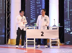 Beda Machfud-Mujiaman dan Eri-Armuji Tangani COVID-19 di Surabaya