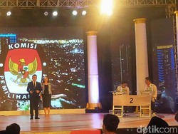 Visi Machfud-Mujiaman di Debat Perdana Janji Jadikan Surabaya Naik Kelas