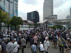 Demo di Kedubes Prancis, Lalin Jalan MH Thamrin Arah Bundaran HI Dialihkan