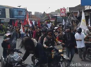 Kecam Presiden Macron, Massa di Garut Serukan Boikot Produk Prancis Kecam Presiden Macron, Massa di Garut Serukan Boikot Produk Prancis