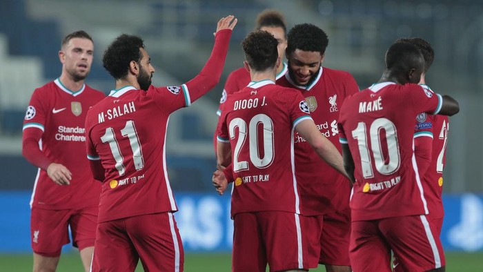 BERGAMO, ITALY - NOVEMBER 03:  Diogo Jota of Liverpool FC celebrates his second goal with his team-mates during the UEFA Champions League Group D stage match between Atalanta BC and Liverpool FC at Gewiss Stadium on November 03, 2020 in Bergamo, Italy. (Photo by Emilio Andreoli/Getty Images)