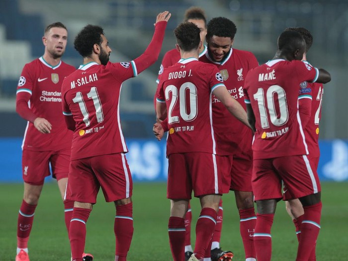 BERGAMO, ITALY - NOVEMBER 03:  Diogo Jota of Liverpool FC celebrates his second goal with his team-mates during the UEFA Champions League Group D stage match between Atalanta BC and Liverpool FC at Gewiss Stadium on November 03, 2020 in Bergamo, Italy. (Photo by Emilio Andreoli/Getty Images)