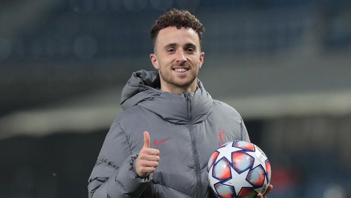 BERGAMO, ITALY - NOVEMBER 03:  Diogo Jota of Liverpool FC gestures as he takes the ball after scoring a hat trick and celebrates the victory at the end of the UEFA Champions League Group D stage match between Atalanta BC and Liverpool FC at Gewiss Stadium on November 03, 2020 in Bergamo, Italy. (Photo by Emilio Andreoli/Getty Images)