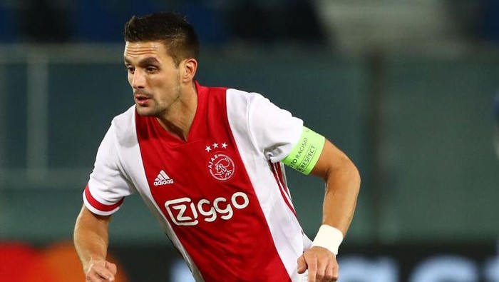 BERGAMO, ITALY - OCTOBER 27:  Dusan Tadic of Ajax Amsterdam in action during the UEFA Champions League Group D stage match between Atalanta BC and Ajax Amsterdam at Gewiss Stadium on October 27, 2020 in Bergamo, Italy.  (Photo by Marco Luzzani/Getty Images)