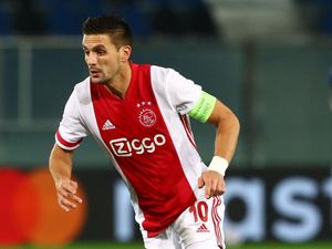 Gol Pemain Ajax Vs 11 Orang Lawan di Bawah Mistar Gawang Gol Pemain Ajax Vs 11 Orang Lawan di Bawah Mistar Gawang