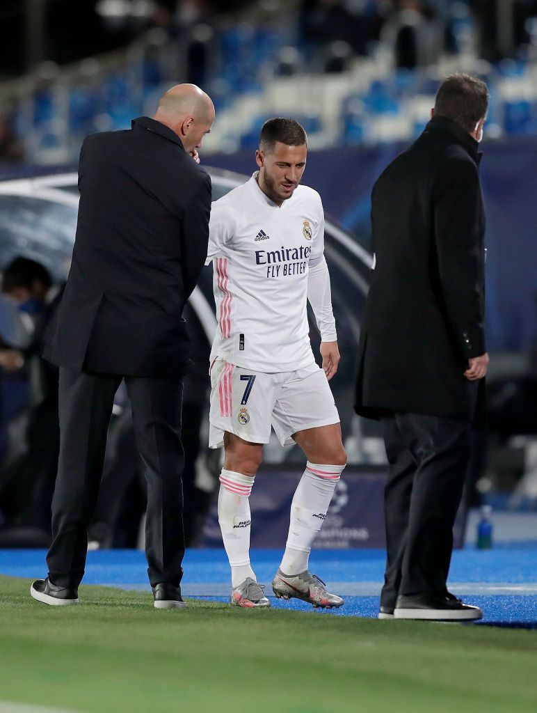 MADRID, SPAIN - NOVEMBER 03: Eden Hazard of Real Madrid speaks with Zinedine Zidane, Head Coach of Real Madrid as he leaves the pitch during the UEFA Champions League Group B stage match between Real Madrid and FC Internazionale at Estadio Alfredo Di Stefano on November 03, 2020 in Madrid, Spain. Football Stadiums around Europe remain empty due to the Coronavirus Pandemic as Government social distancing laws prohibit fans inside venues resulting in fixtures being played behind closed doors. (Photo by Gonzalo Arroyo Moreno/Getty Images)