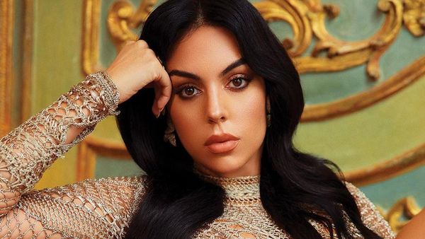 8 Potret Cantik Kekasih Cristiano Ronaldo Jadi Model Majalah Arab