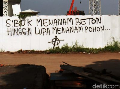 Grafiti Ini Sindir Pembangunan di Bandung