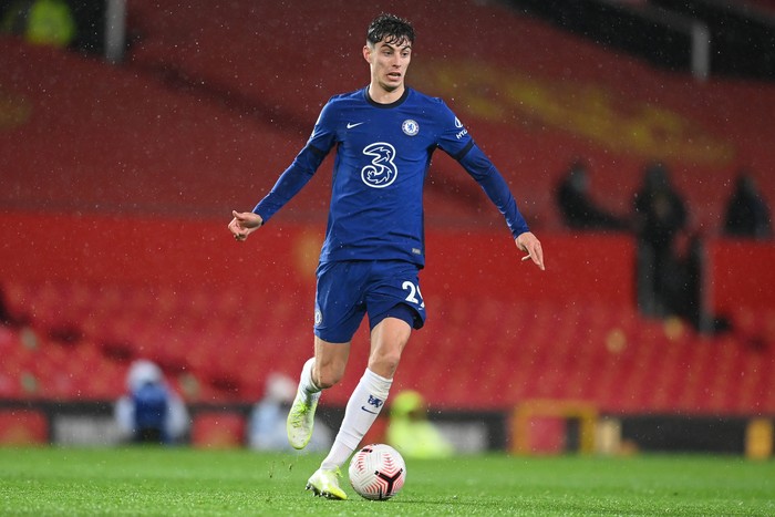 MANCHESTER, ENGLAND - OCTOBER 24: Kai Havertz of Chelsea in action during the Premier League match between Manchester United and Chelsea at Old Trafford on October 24, 2020 in Manchester, England. Sporting stadiums around the UK remain under strict restrictions due to the Coronavirus Pandemic as Government social distancing laws prohibit fans inside venues resulting in games being played behind closed doors. (Photo by Michael Regan/Getty Images)