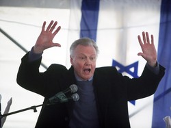 Bela Palestina, Angelina Jolie Dikecam Ayahnya Sendiri